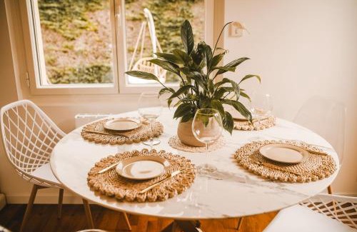 Etretat Casa | Maison Bobochic parking et jardin by Art de Voyager