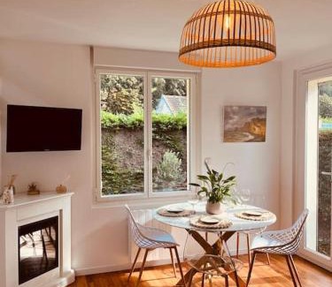 Etretat Casa | Maison Bobochic parking et jardin by Art de Voyager