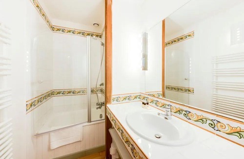 Moulins Engilbert Villa | Maison Bourguignonne