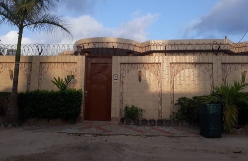 Abomey-Calavi Casa | Maison Calme et Chaleureuse