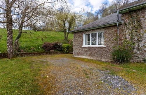 Lagarde Cabaña | Maison Camille - Acogedora casa rural a 10 min de Lourdes, terraza, chimenea, parking privado