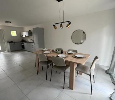 Saint-Genis-Laval Casa | Maison chaleureuse 1