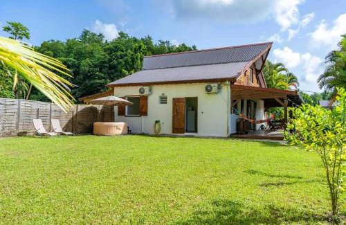 Point d'Or Casa | Maison chaleureuse aux Abymes avec jacuzzi relaxant