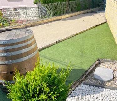 Chablis Casa | Maison Champ du Fort - Jardin & Pétanque à Chablis