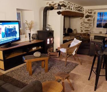 Lanarce Casa | Maison charmante à Lanarce avec vue sur la montagne, jacuzzi.