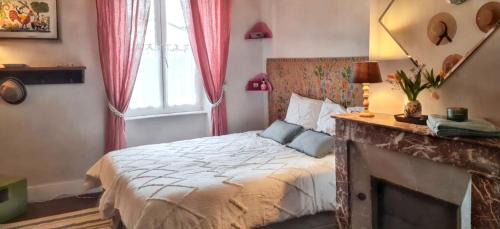 Mauzun Casa | Maison charmante à Mauzun avec jardin et patio fleuri