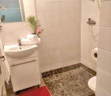 Sainte-Rose Casa | Maison charmante à Plessis Nogent avec piscine partagée
