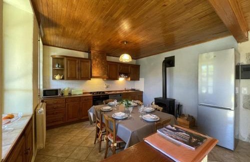Laprugne Casa | Maison cocooning à la montagne - activités nature, cheminée, jardin clos, animaux bienvenus - FR-1-489-448