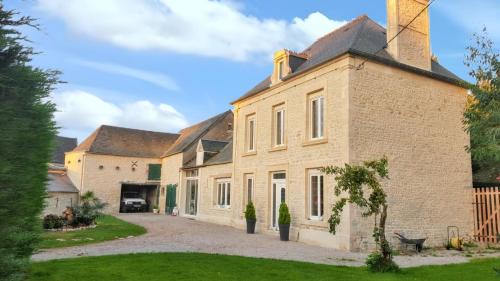 Saint-Germain-du-Pert Casa | Maison confortable à Saint-Germain-du-Pert avec piscine privée