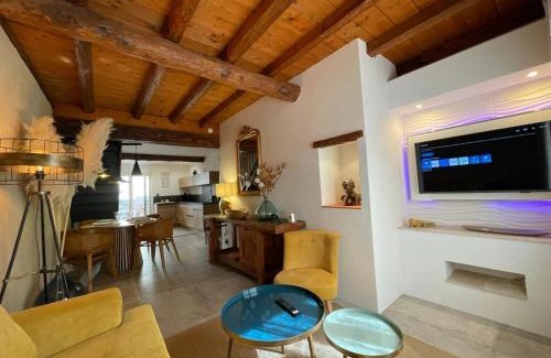 Aigues-Mortes Medieval City Casa | Maison cosy, 2 chambres, adossée aux remparts