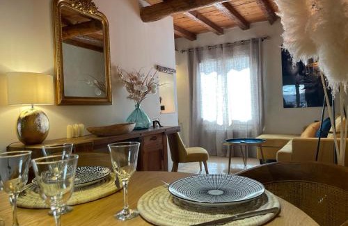Aigues-Mortes Medieval City Casa | Maison cosy, 2 chambres, adossée aux remparts
