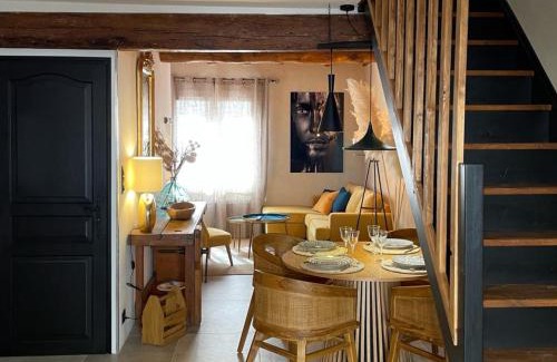 Aigues-Mortes Medieval City Casa | Maison cosy, 2 chambres, adossée aux remparts