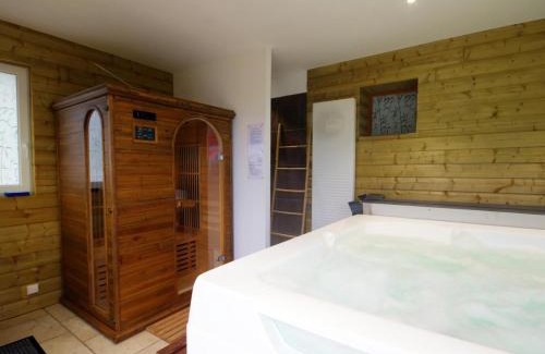 Saint-Andre-dʼApchon Apartamento | Maison cosy avec spa, sauna et lamas à proximité de Roanne - FR-1-496-23