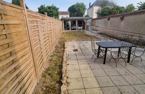 Chalons-en-Champagne Casa | Maison cosy avec Balnéo & jardin