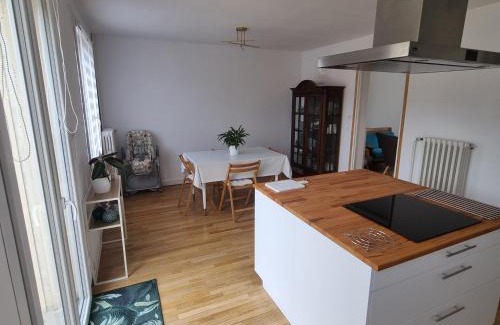 Chalons-en-Champagne Casa | Maison cosy avec Balnéo & jardin