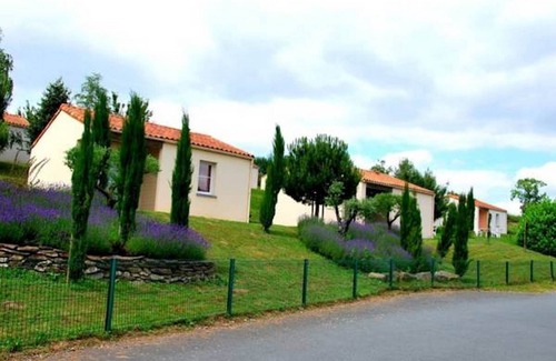 Les Epesses Condominio | Maison Cute Près du Puy de Fou | Parking
