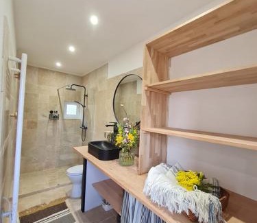 Cotignac Villa | Maison d'artiste African queen