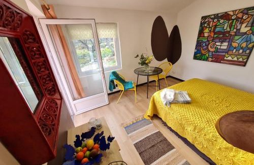 Cotignac Villa | Maison d'artiste African queen