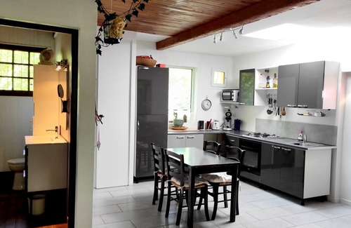 Vieilley Casa | La casa del artista y su gran jardín, a lo largo del río Ognon.