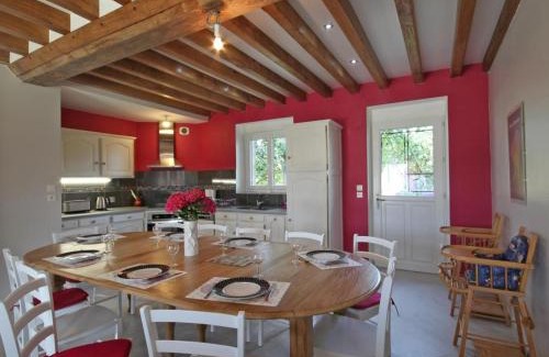 Saint-Denis-de-Villenette Casa | Maison de charme avec grand jardin, 4 chambres, 3 salles de bain, garage, WiFi, cheminée et terrasse - FR-1-497-115