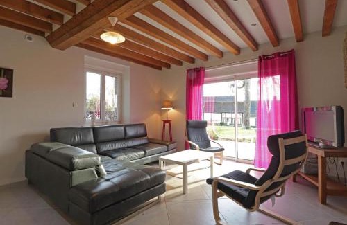 Saint-Denis-de-Villenette Casa | Maison de charme avec grand jardin, 4 chambres, 3 salles de bain, garage, WiFi, cheminée et terrasse - FR-1-497-115