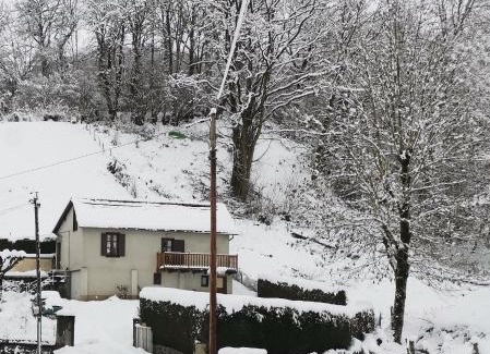 Vic-sur-Cere Casa | maison d'hôte, gîte, la maisonnette