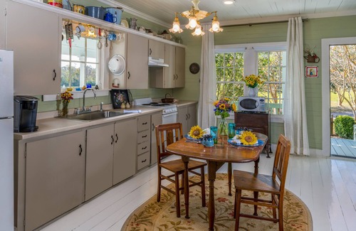 Rayne Cabaña | Maison D'Memoire Bed & Breakfast Cottages