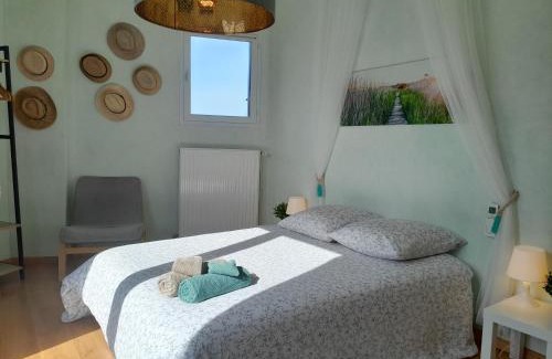 Villeneuve-les-Beziers Casa | Maison dans village du sud