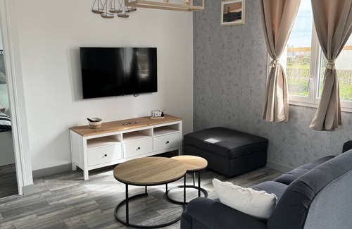 Quettehou Casa | Maison de 3 Chambres, Cuisine Équipée, Terrasse sur Pilotis, 2 Salle de Bains