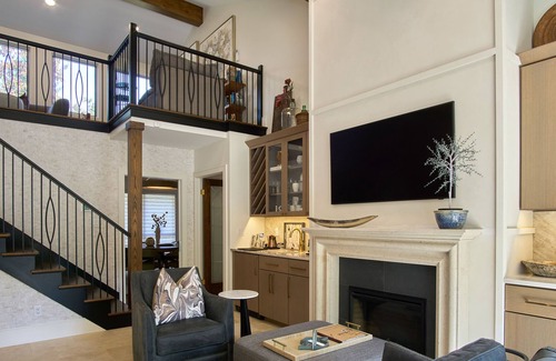 State College Casa | MAISON de BLUE et BLANC, Luxury Renovated Home, Close to Beaver Stadium.