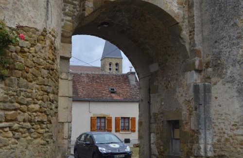 Levroux Casa | Maison de Bourg Rénovée avec Jardin et Salle de Jeux à Levroux - FR-1-591-204