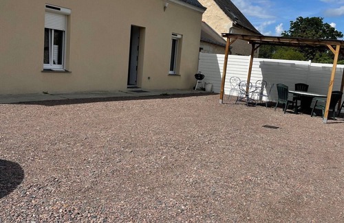 Chartrene Casa | Maison de Campagne le Gault à 5 km du Golf de Bauge, 35 km de Saumur ET Angers