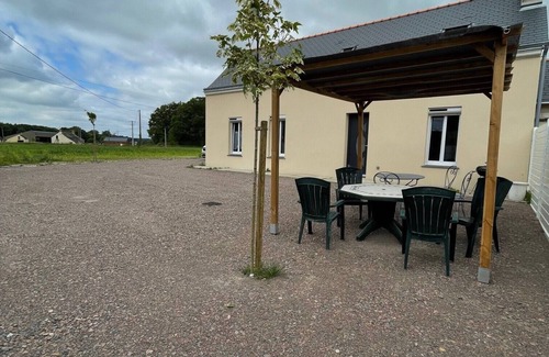 Chartrene Casa | Maison de Campagne le Gault à 5 km du Golf de Bauge, 35 km de Saumur ET Angers