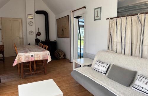 Commes Casa | Maison de campagne lumineuse spacieuse dans impasse au calme a proximité d'un chateau deux vérandas grand jardin cabane pour vélos, pres Port en Bessin et Bayeux, proche plages du débarquement