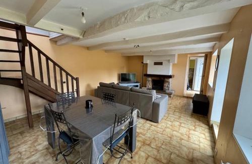 Saint-Gelven Casa | Maison de campagne près du lac
