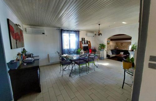 Autignac Casa | Maison de charme à Autignac avec vue sur jardin et montagne