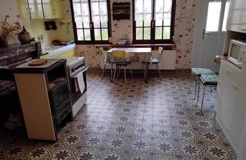 Mailly-Maillet Casa | Maison de charme à Mailly-Maillet avec jardin clôturé et cheminée