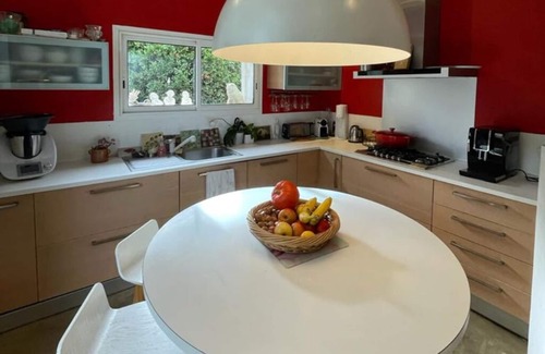 8th Arrondissement Casa | Maison de Charme Avec Piscine, Proche de la mer et du Parc des Calanques