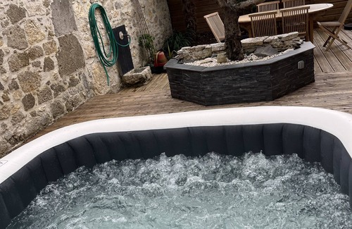 Nerac Casa | Maison de Charme Avec spa et Patio Privé