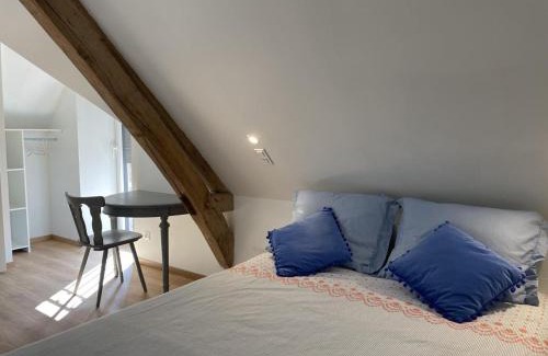 Ygrande Casa | Maison de ferme rénovée 18ème avec jardin, cheminée, Wi-Fi et parking - FR-1-489-433