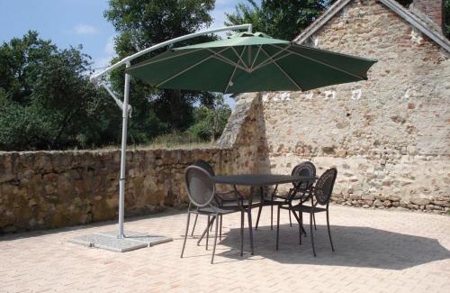 Deux-Chaises Casa | Maison de ferme rénovée, campagne, cheminée, étang privé, jardin, parking, internet - FR-1-489-177