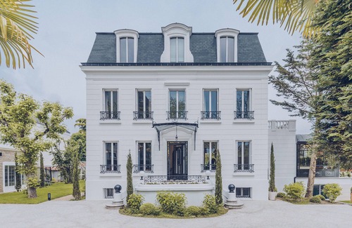 La Varenne Saint-Hilaire Casa | Maison de Prestige Avec Piscine Extérieure à Quelques pas de Paris ...!