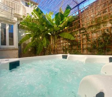 Castelnaudary Casa | Maison de Maître L Oustal des Halles avec salle de cinéma, billard & Jacuzzi