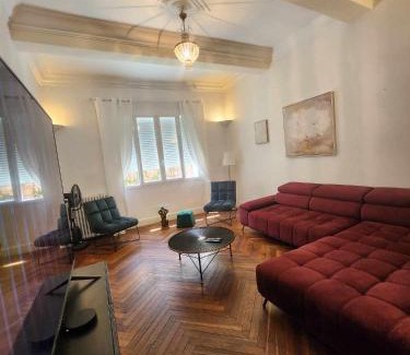 Castelnaudary Casa | Maison de Maître L Oustal des Halles avec salle de cinéma, billard & Jacuzzi