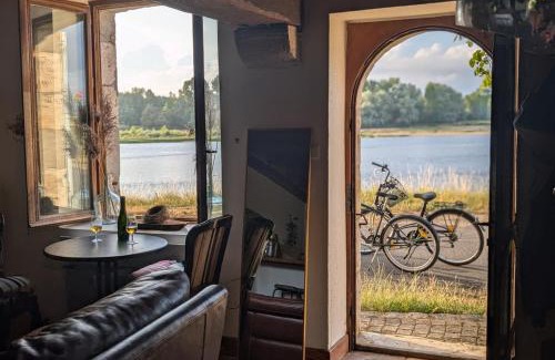 Sully-sur-Loire Casa | Maison de marinier les pieds dans l'eau face à la Loire