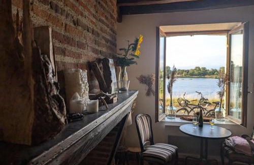 Sully-sur-Loire Casa | Maison de marinier les pieds dans l'eau face à la Loire
