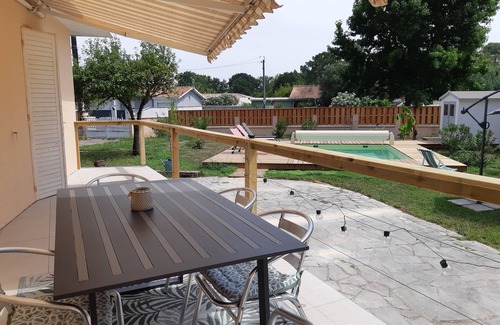 Gujan-Mestras Casa | Maison de Vacances Avec Piscine et Jardin Située Dans un Quartier Résidentiel