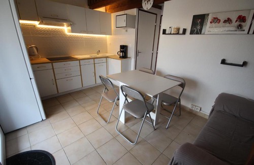 Portiragnes-Plage Villa | Maison de vacances, 4 à 5 couchages, cuisine séjour climatisé dans résidence avec piscine, les Jardins de Portiragnes, 500m de la mer, LRJP31