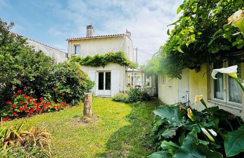 Fouras Casa | Maison de vacances familiale au centre de Fouras avec jardin clos - FR-1-709-100