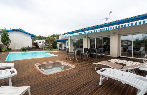 Bidart Casa | Maison de Vacances, Piscine et Spa